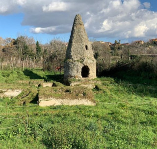Nel regno di Ade e Proserpina, visita serale alla necropoli di Fescina