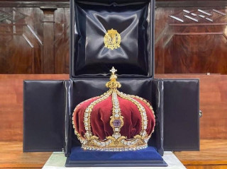 Alla Reggia di Caserta la mostra "La Corona di Re Carlo di Borbone"