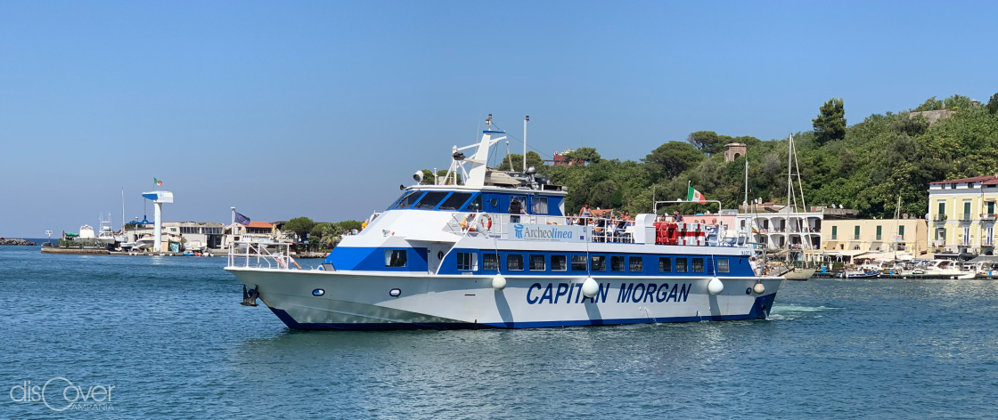 TOURS OF THE ISLAND, WITH ALL THE INFLUENCE OF THE BAYS, THE SMALL PROMONTORIES, THE BEACHES AND THE COASTAL HAMLETS